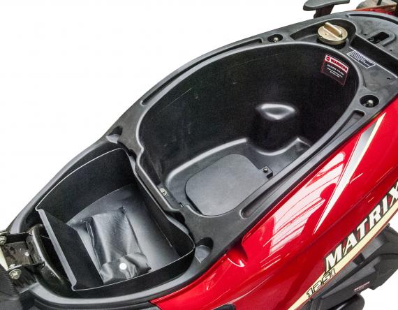 Matrix 125i_pod sedlem