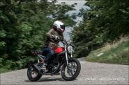 Yuki 125i Vox: Jako Ducati Scrambler