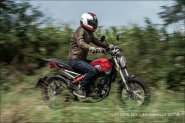 Yuki 125i Vox: Jako Ducati Scrambler